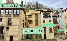 Cosy Flat / Literally At The Foot Of Alhambra